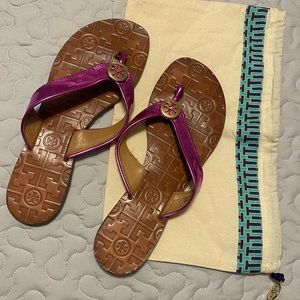 Tory Burch Thora Thongs- Metallic